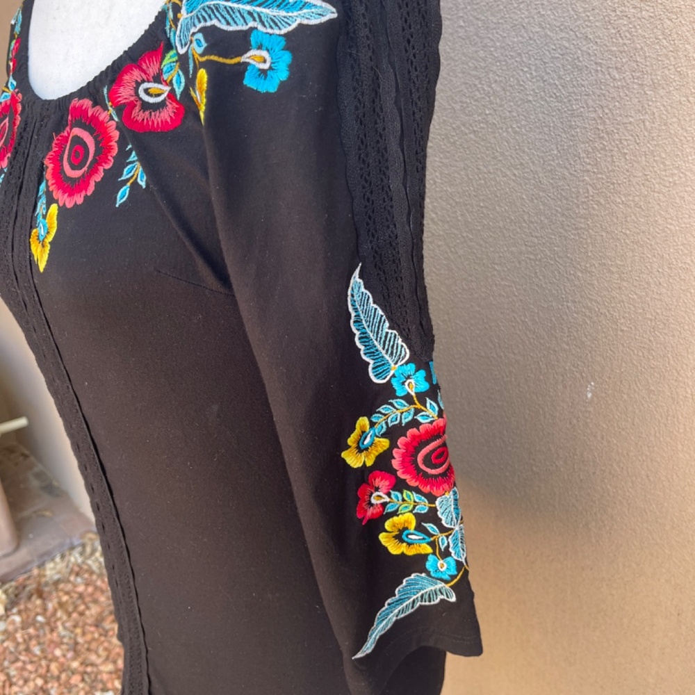 Vintage Collection Embroidered Floral Knit Top, Blouse Size Small - Picture 5 of 12